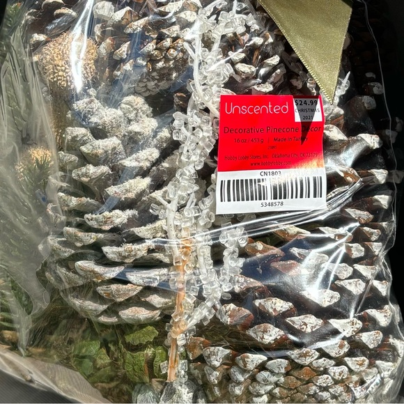 16oz Bag of Unscented Pinecone Decor Mix Holiday Decoration - Picture 4 of 7